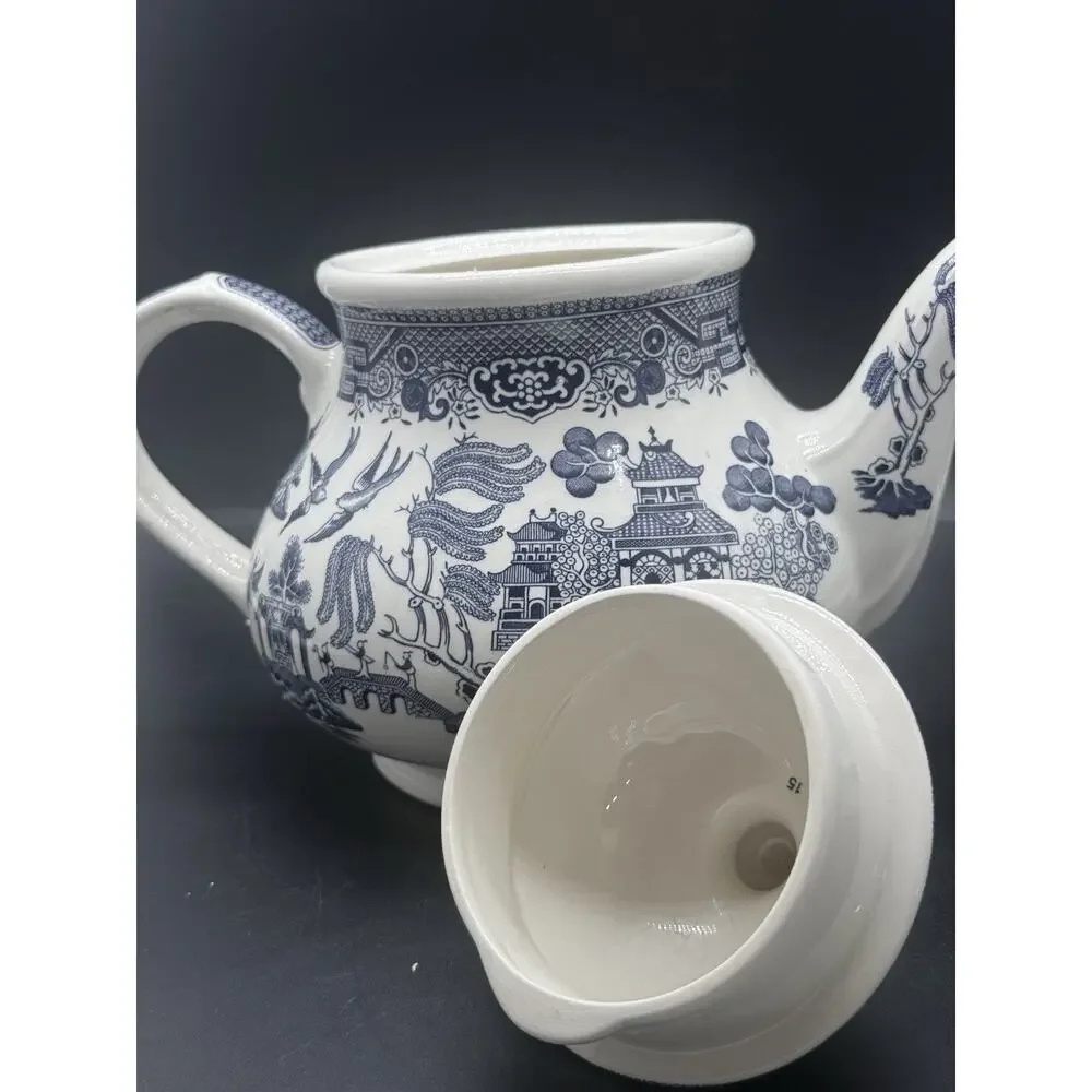 CHURCHILL Classic Blue Willow Georgian Shape Tea Pot Staffordshire, England